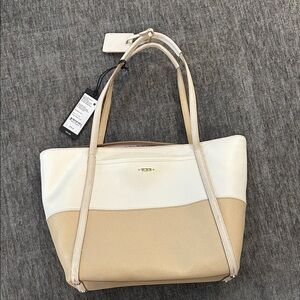 Tumi small Q-tote tan and cream/white
